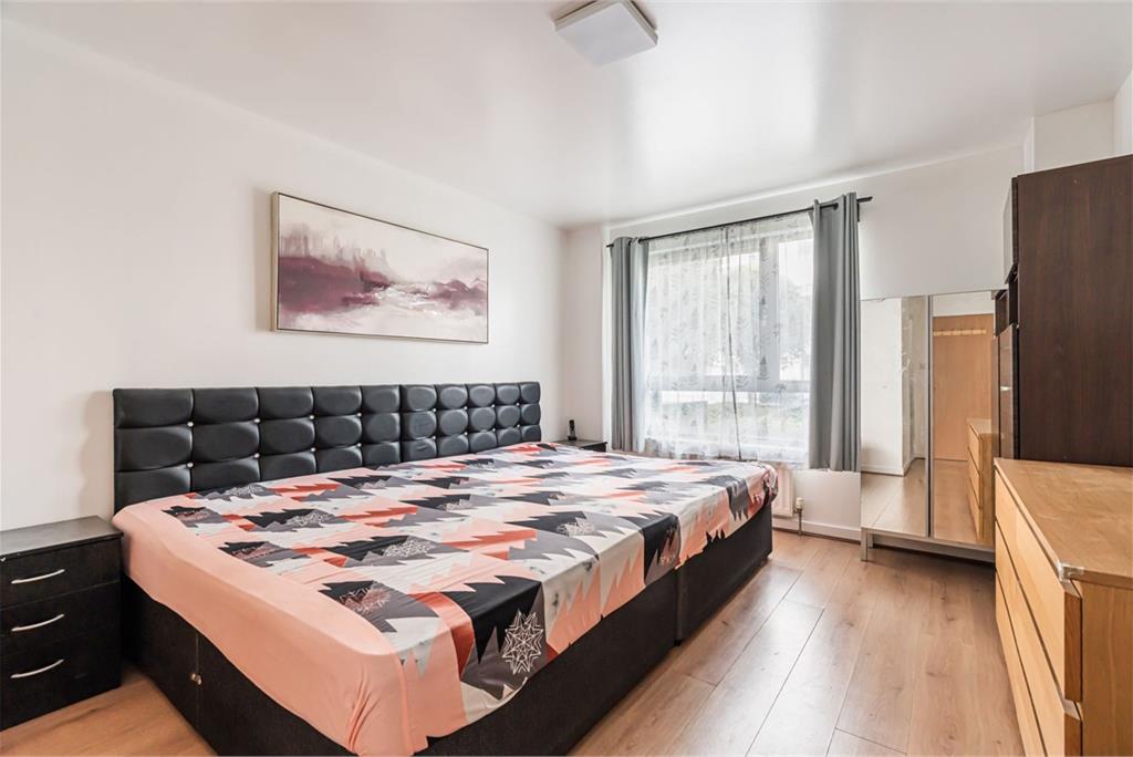 7/3 Western Harbour Midway, Edinburgh, EH6 6LE - image 6