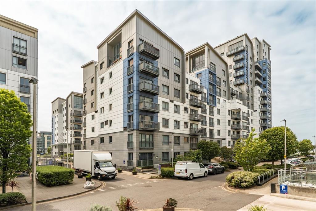 7/3 Western Harbour Midway, Edinburgh, EH6 6LE - image 1