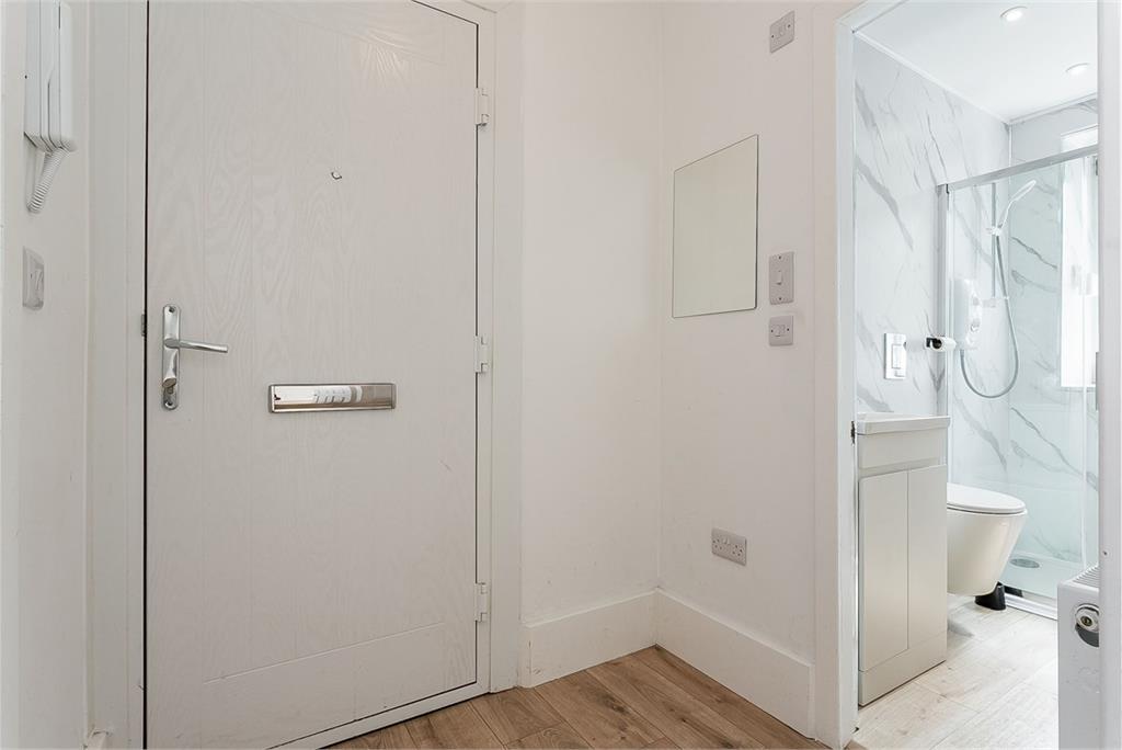 7/4 Hawkhill Avenue,
Edinburgh,
EH7 6BY - image 14