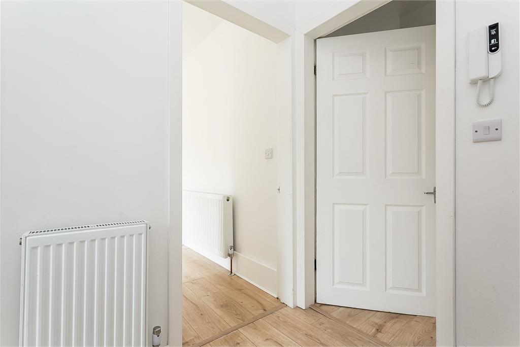 7/4 Hawkhill Avenue,
Edinburgh,
EH7 6BY - image 15
