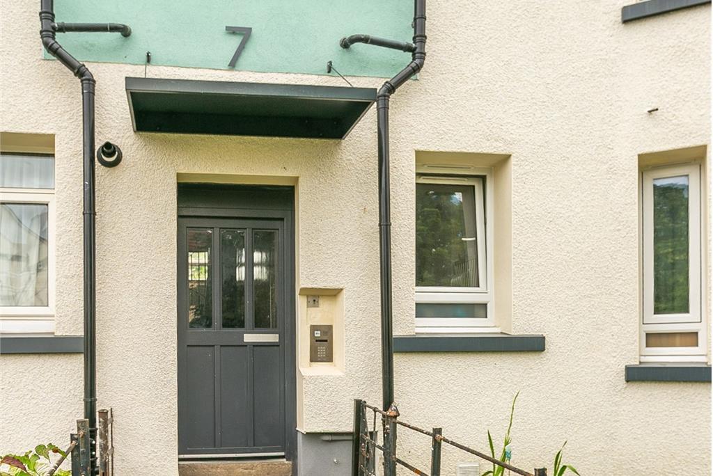7/4 Hawkhill Avenue,
Edinburgh,
EH7 6BY - image 16