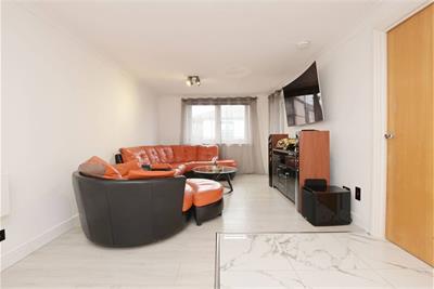 7/14 Tower Place, The Shore, Edinburgh, EH6 7BZ - image 2
