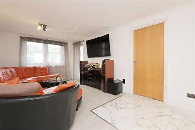 7/14 Tower Place, The Shore, Edinburgh, EH6 7BZ - image 4
