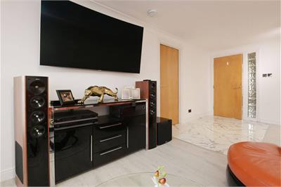 7/14 Tower Place, The Shore, Edinburgh, EH6 7BZ - image 6