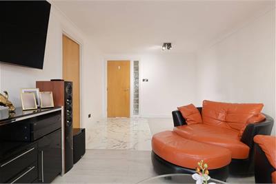 7/14 Tower Place, The Shore, Edinburgh, EH6 7BZ - image 7