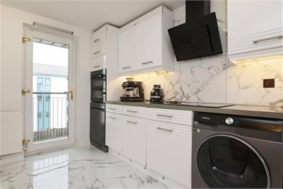 7/14 Tower Place, The Shore, Edinburgh, EH6 7BZ - image 8