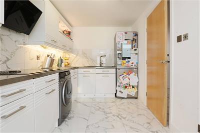 7/14 Tower Place, The Shore, Edinburgh, EH6 7BZ - image 9