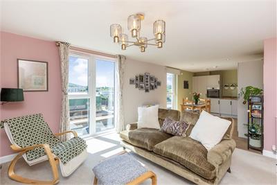 2/8 Cunningham Square, Portobello, Edinburgh, EH15 1BF - image 2