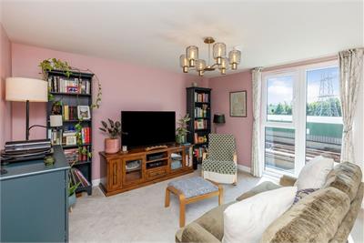 2/8 Cunningham Square, Portobello, Edinburgh, EH15 1BF - image 3