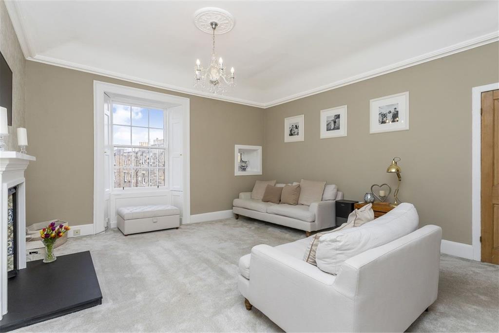 7/2 Carlton Street,
Edinburgh,
EH4 1NE - image 2
