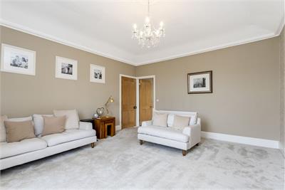 7/2 Carlton Street, Edinburgh, EH4 1NE - image 3