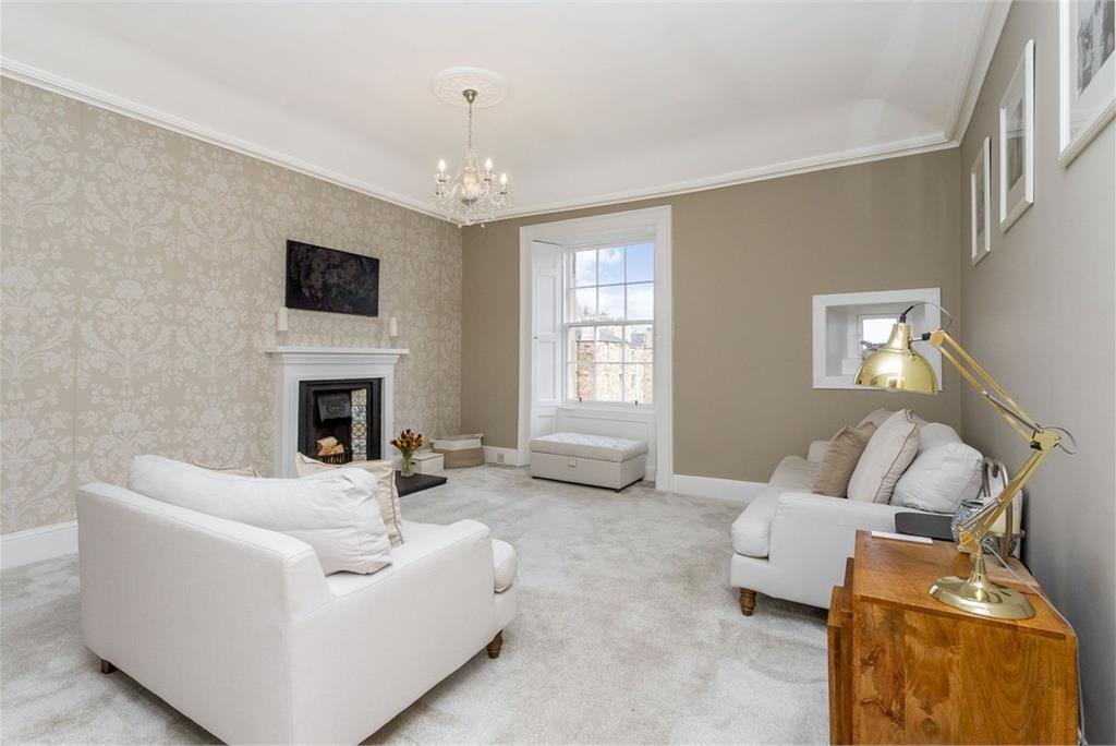 7/2 Carlton Street,
Edinburgh,
EH4 1NE - image 1