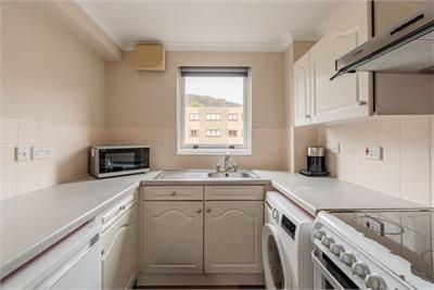 6/6 East Parkside, Edinburgh EH16 5XJ - image 3