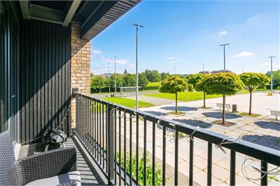 Flat 9, 5 Waterfront Avenue, Edinburgh, EH5 1RT - image 2