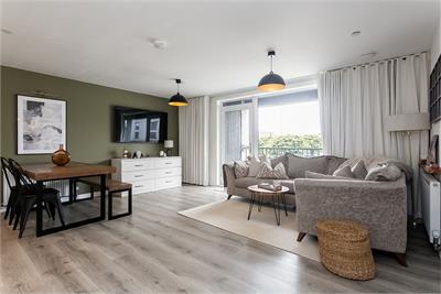 Flat 9, 5 Waterfront Avenue, Edinburgh, EH5 1RT - image 3