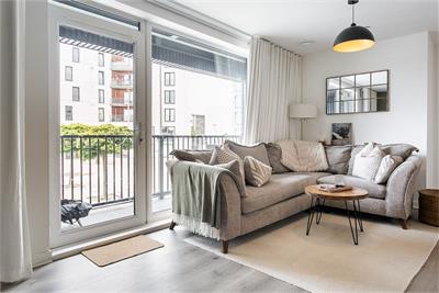 Flat 9, 5 Waterfront Avenue, Edinburgh, EH5 1RT - image 5