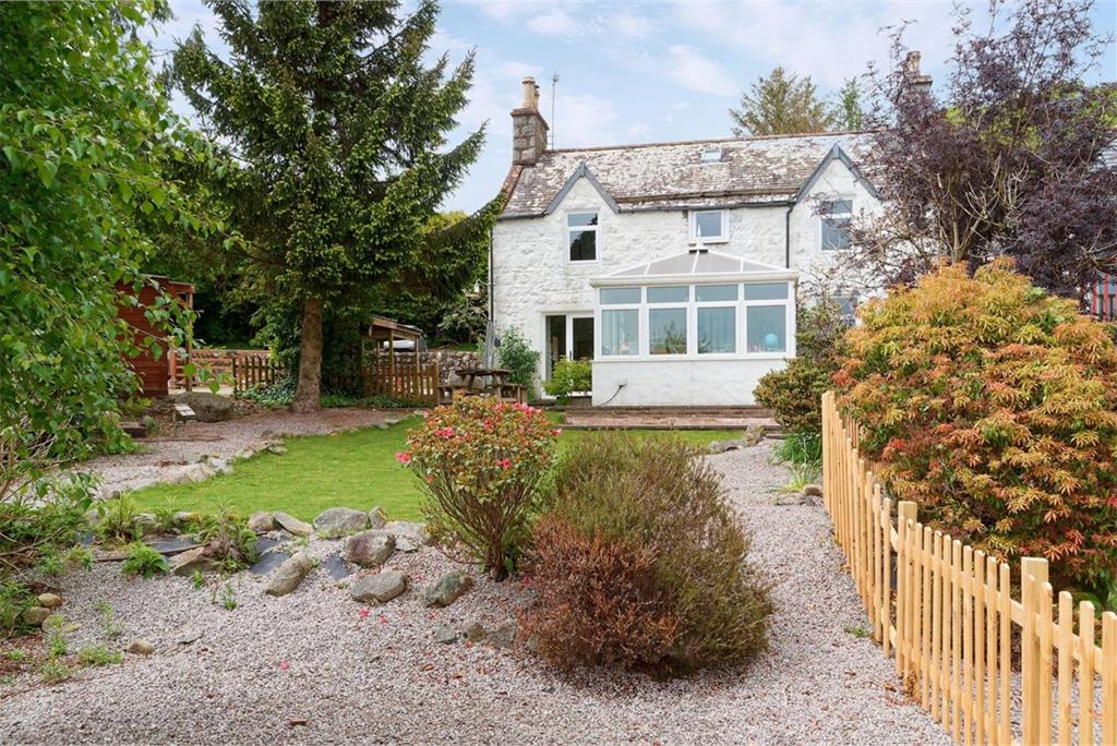 Barend Farmhouse, Sandyhills, Dalbeattie, DG5 4NU - image 1