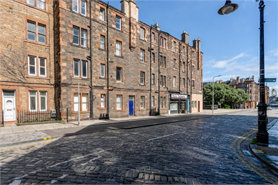 2f4 26 Henderson Gardens, Leith, Edinburgh, EH6 6BX - image 1