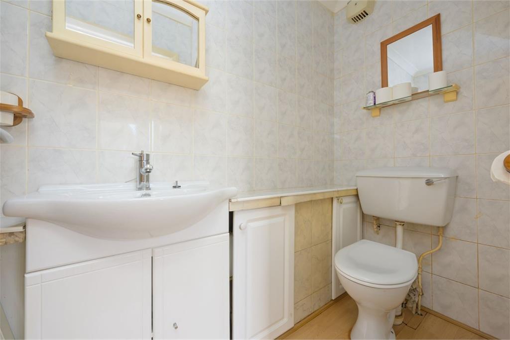 5 Allen Grove, Comrie, KY12 9XH - image 3