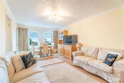 29 Hollywood, Largs, KA30 8SR - image 2