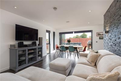 9 Totleywells Cottages, Winchburgh, EH52 6QJ - image 2