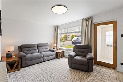 35 Finlay Avenue, East Calder, Livingston, EH53 0RP - image 2