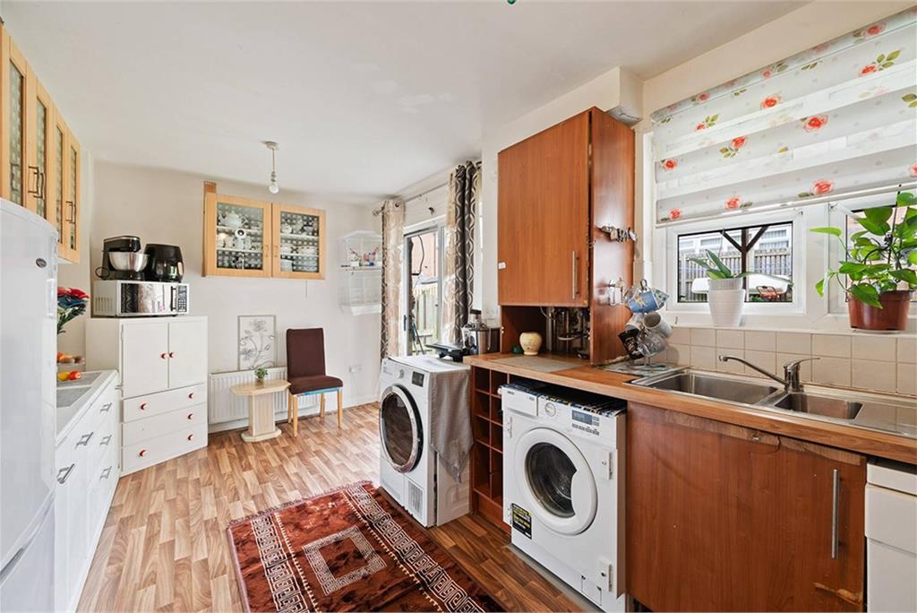 16 Fernieside Place, Moredun, Edinburgh, EH17 7LF - image 5