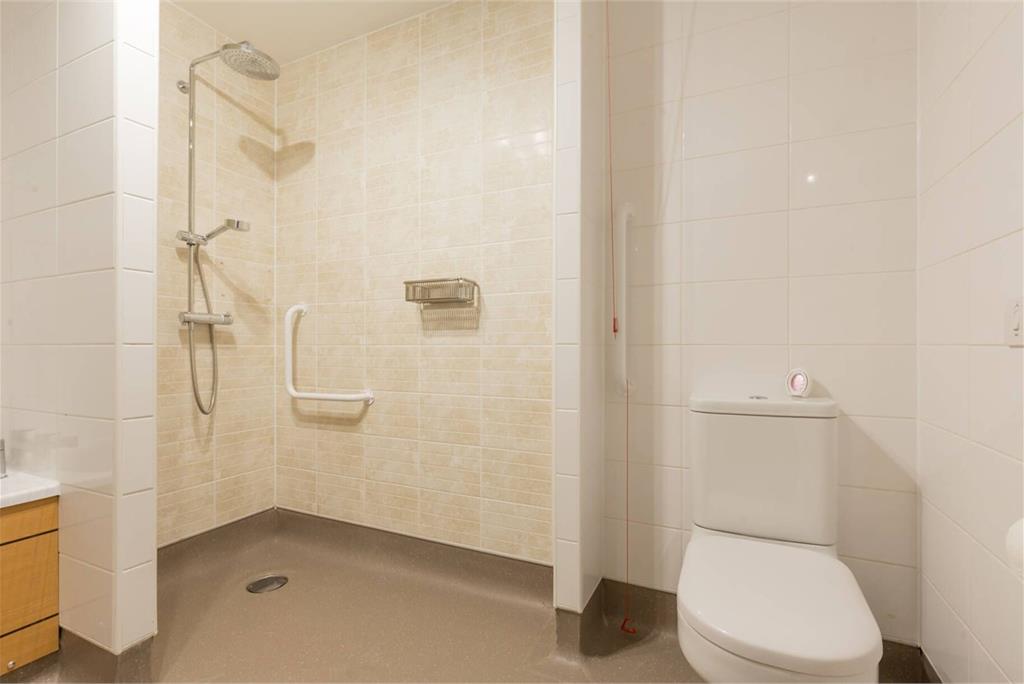 Flat 43 Lyle Court,
25 Barnton Grove,
Barnton,
Edinburgh,
EH4 6EZ - image 12