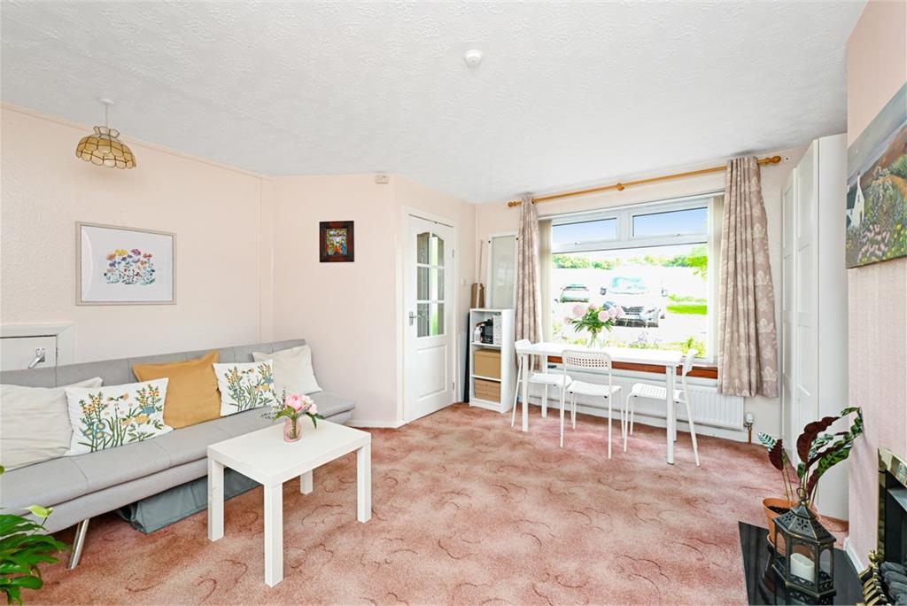 10 Silverburn Drive, Penicuik, Midlothian, EH26 9AQ - image 2