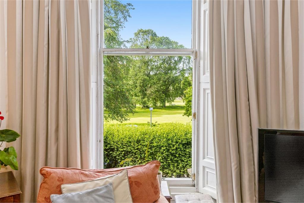 1 Vanburgh Place, Edinburgh, EH6 8AE - image 2