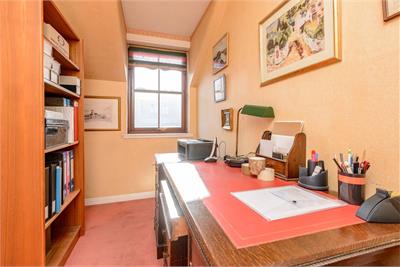 17 Huntingdon Place,
Bellevue,
Edinburgh,
EH7 4AX - image 20