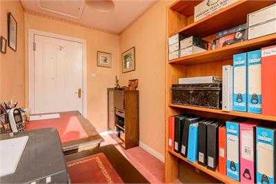 17 Huntingdon Place,
Bellevue,
Edinburgh,
EH7 4AX - image 22