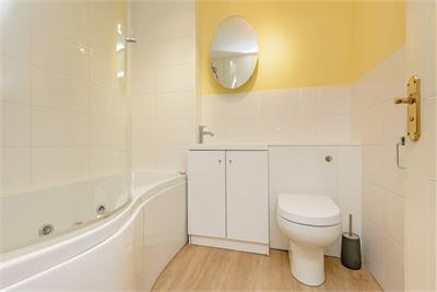 17 Huntingdon Place,
Bellevue,
Edinburgh,
EH7 4AX - image 23