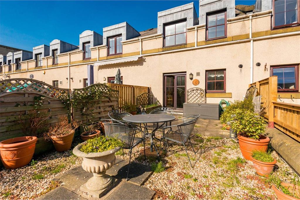 17 Huntingdon Place,
Bellevue,
Edinburgh,
EH7 4AX - image 32