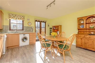 17 Huntingdon Place,
Bellevue,
Edinburgh,
EH7 4AX - image 10