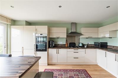 18 Burnbrae Grove, Edinburgh, EH12 8BF - image 3