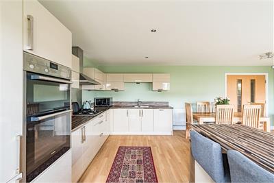 18 Burnbrae Grove, Edinburgh, EH12 8BF - image 6