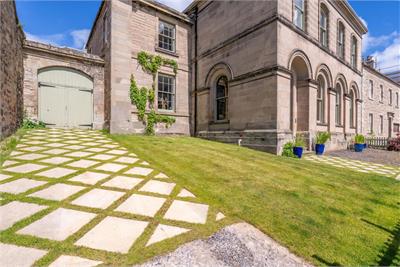 The Old Bank House,
24 Newtown Street,
Duns,
TD11 3DT - image 38
