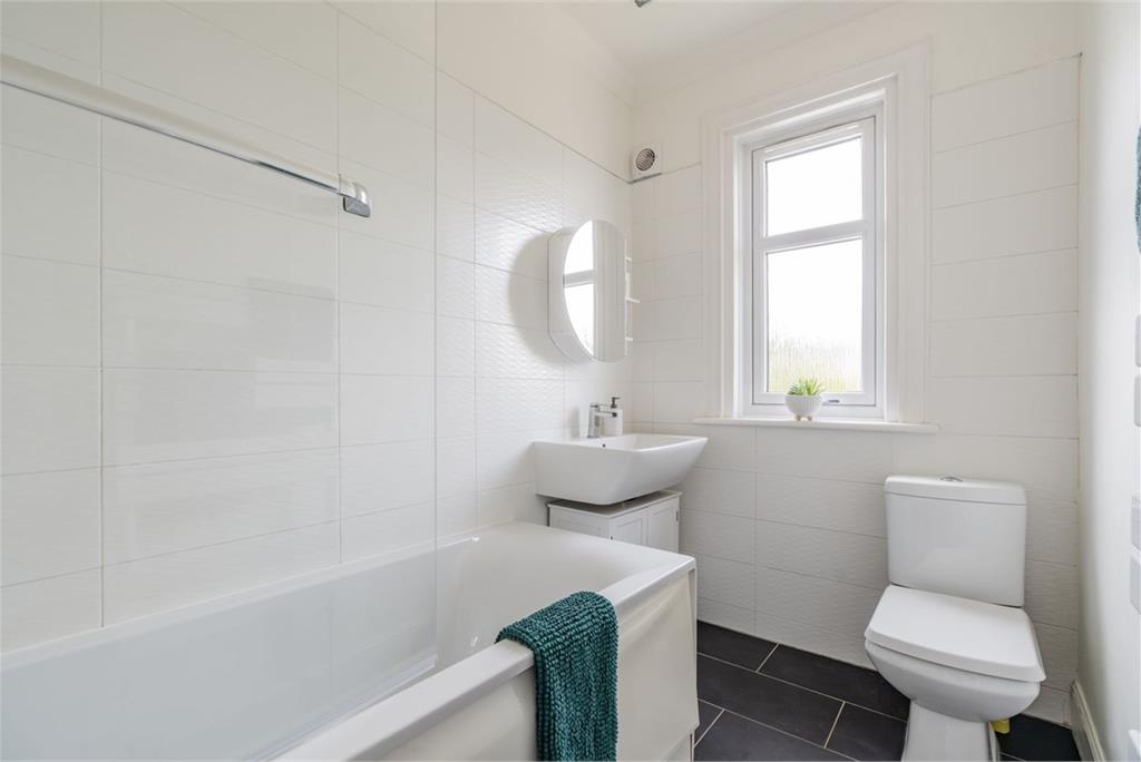 21 Hailes Grove, Edinburgh, EH13 0NE - image 6
