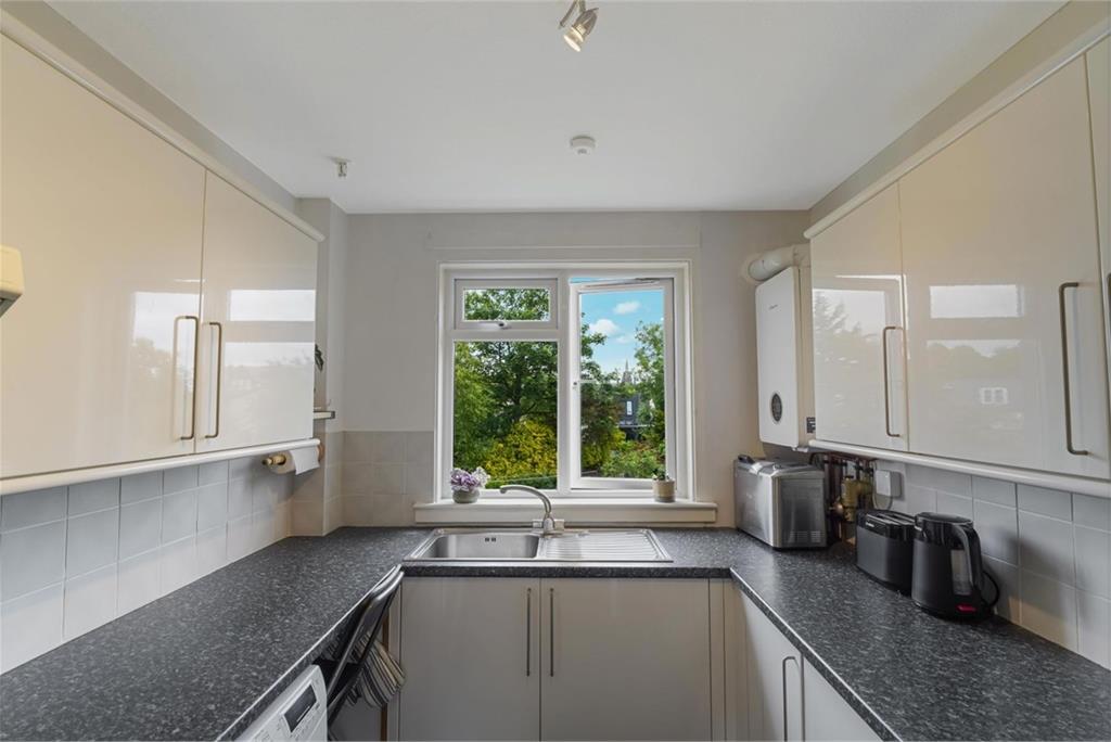 17, Flat 4 (1F2), Orchard Brae Gardens, Edinburgh, EH4 2HQ - image 5