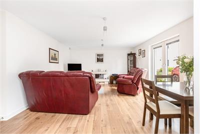 8 (flat 1), East Pilton Farm Place, Fettes, Edinburgh, EH5 2QS - image 2