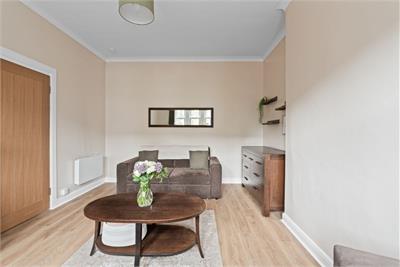30 George Street, Peebles, EH45 8DL - image 3