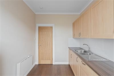 30 George Street, Peebles, EH45 8DL - image 5