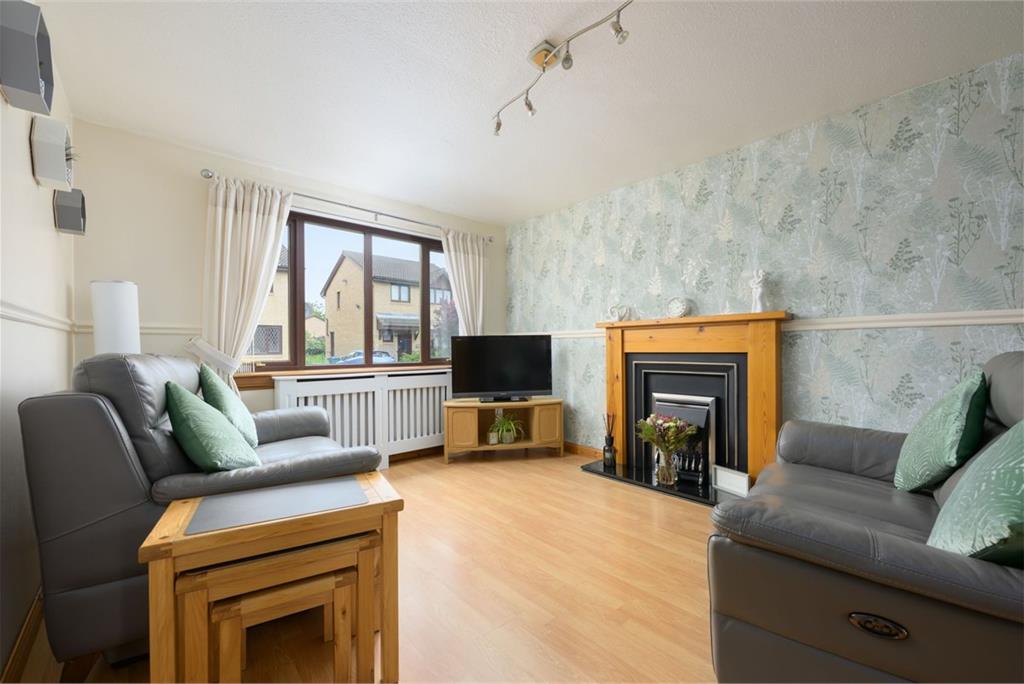 35 Bevan Place, Rosyth, KY11 2HR - image 2