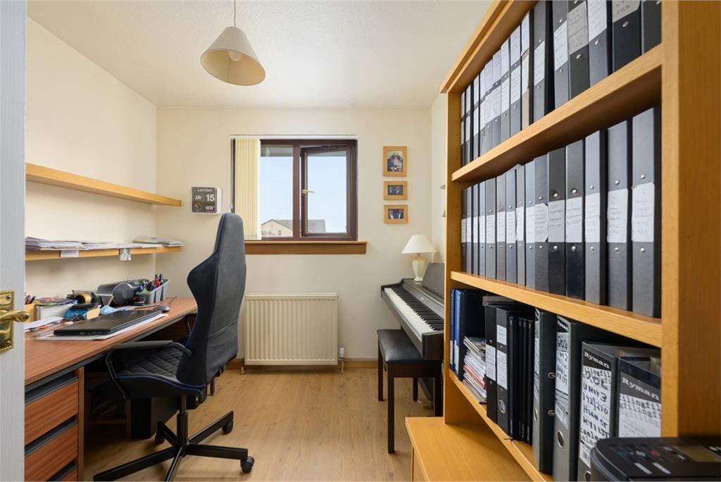 35 Bevan Place, Rosyth, KY11 2HR - image 23