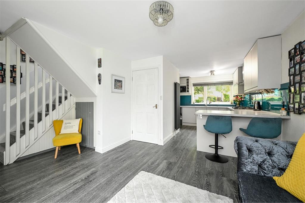 3 Bughtlin Place, Edinburgh, EH12 8UY - image 2