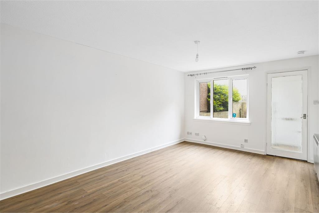 17 Robert Burns Drive, Liberton, Edinburgh, EH16 6YP - image 2