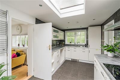 33 Corstorphine High Street, Edinburgh, EH12 7SZ - image 7