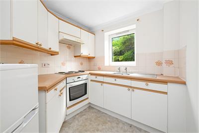 28/8 Roseburn Place, EDINBURGH, EH12 5NX - image 2