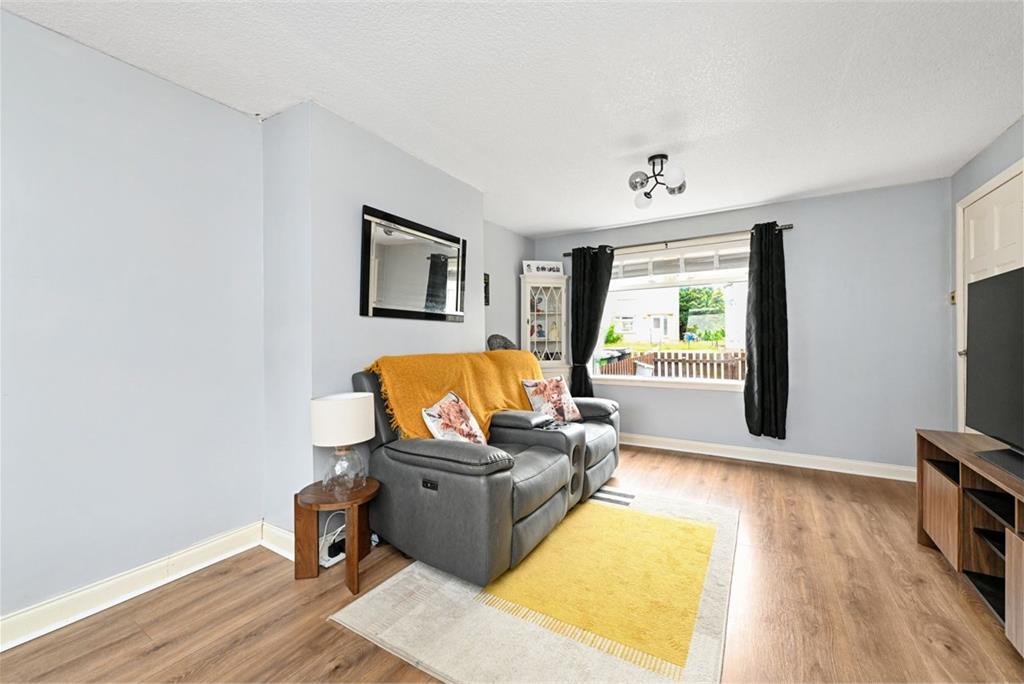 36 Dundas Park, Bonnyrigg, Midlothian, EH19 3AU - image 3